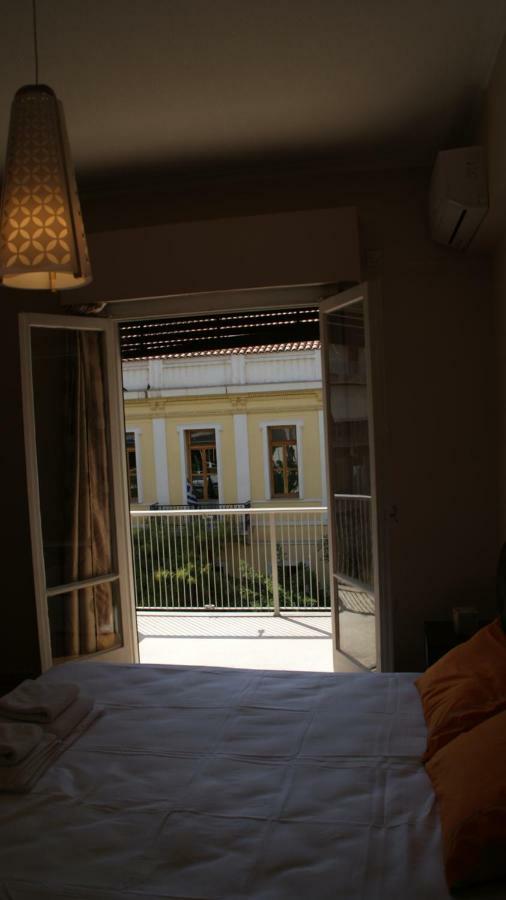 The Victoria Square Exceptional Apartments Athena Bagian luar foto