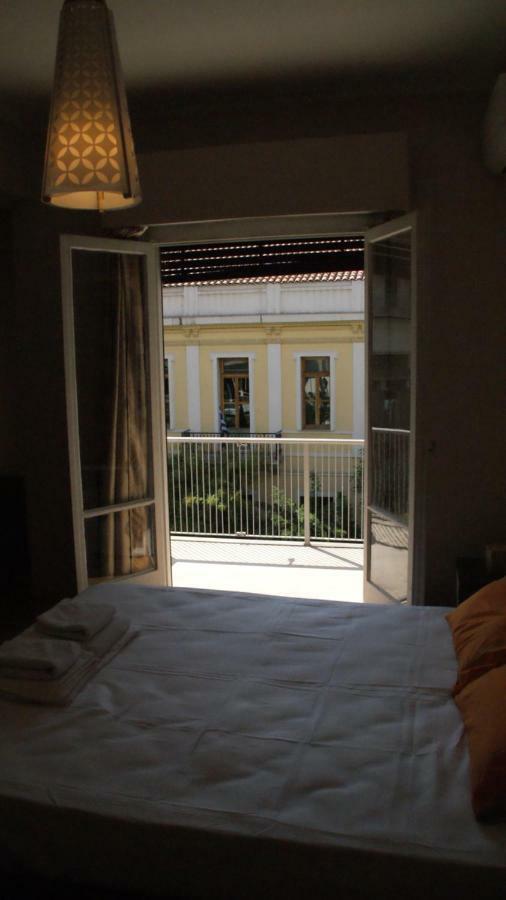 The Victoria Square Exceptional Apartments Athena Bagian luar foto